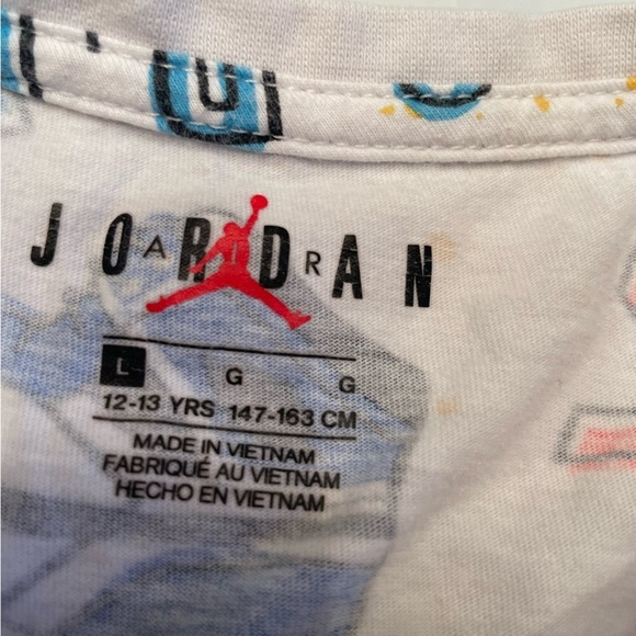 🌈 Jordan Logo White Tee  for the 90s Vibe! Boys Size LG🕹️ - Picture 7 of 10